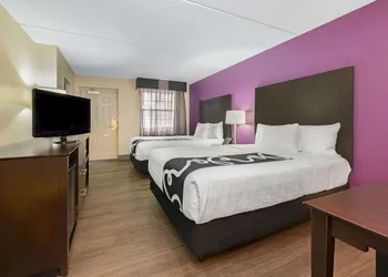 La Quinta Inn by Wyndham Miami Airport North hotel thumbnail 8