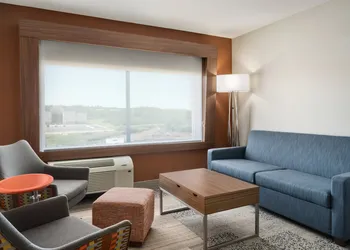 Holiday Inn Express & Suites Duluth North - Miller Hill by IHG hotel thumbnail 8