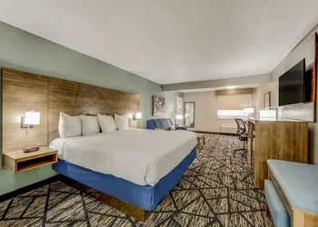 Clarion Pointe hotel thumbnail 4