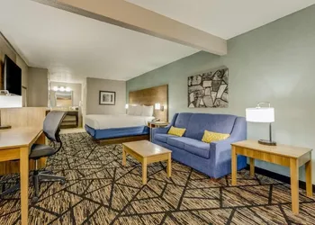 Clarion Pointe hotel thumbnail 5