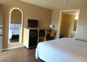 Days Inn by Wyndham Victorville hotel thumbnail 4
