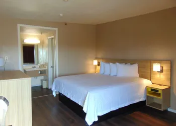 Days Inn by Wyndham Victorville hotel thumbnail 6