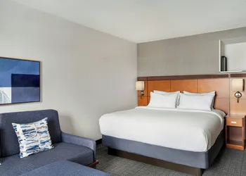 Courtyard by Marriott Hamilton hotel thumbnail 6