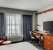 Courtyard by Marriott Hamilton hotel detail image 7