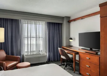 Courtyard by Marriott Hamilton hotel thumbnail 7