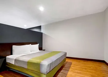 Studio 6 Portland, OR hotel thumbnail 4