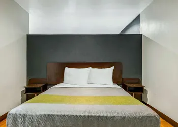 Studio 6 Portland, OR hotel thumbnail 6