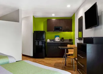 Studio 6 Portland, OR hotel thumbnail 8