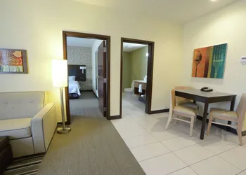 Home2Suites by Hilton Edmond hotel thumbnail 6