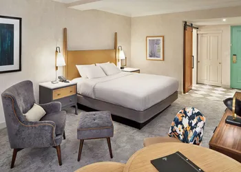 Hilton Pearl River hotel thumbnail 2