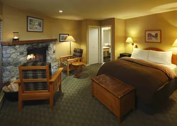 Emerald Lake Lodge hotel thumbnail 3