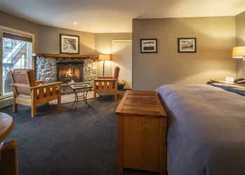 Emerald Lake Lodge hotel thumbnail 7