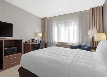 Clarion Hotel & Suites BWI Airport North hotel thumbnail 5