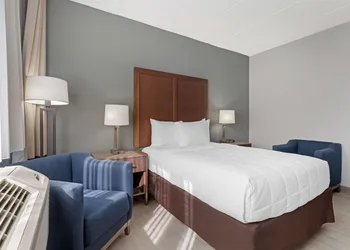 Clarion Hotel & Suites BWI Airport North hotel thumbnail 6