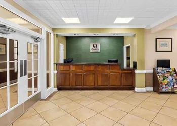 Quality Inn Fayetteville near Historic Downtown Square hotel thumbnail 2