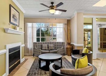 Quality Inn Fayetteville near Historic Downtown Square hotel thumbnail 5