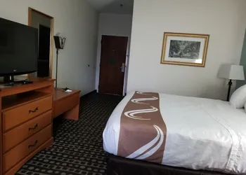Quality Inn Fayetteville near Historic Downtown Square hotel thumbnail 6