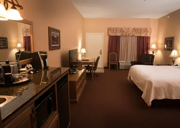 Norfolk Lodge & Suites, an Ascend Collection Hotel hotel thumbnail 5