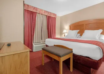 Norfolk Lodge & Suites, an Ascend Collection Hotel hotel thumbnail 8