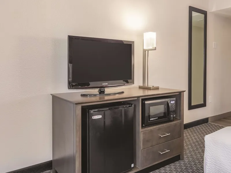 La Quinta Inn & Suites by Wyndham Salem NH hotel detail image 6