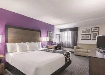 La Quinta Inn & Suites by Wyndham Salem NH hotel thumbnail 7