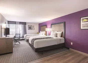 La Quinta Inn & Suites by Wyndham Salem NH hotel thumbnail 8