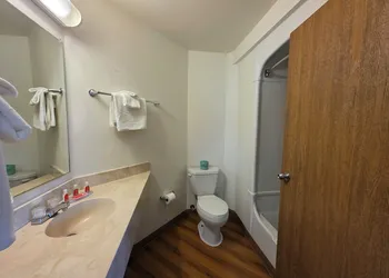 Econo Lodge Hot Springs South hotel thumbnail 8