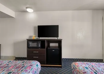 Americas Best Value Inn Lincoln hotel thumbnail 8