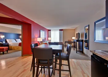Holiday Inn Express & Suites Chatham South by IHG hotel thumbnail 3