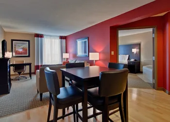 Holiday Inn Express & Suites Chatham South by IHG hotel thumbnail 4