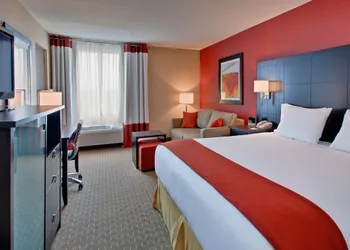 Holiday Inn Express & Suites Chatham South by IHG hotel thumbnail 5