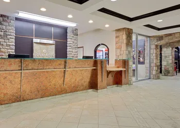 Ramada by Wyndham Stettler hotel thumbnail 3