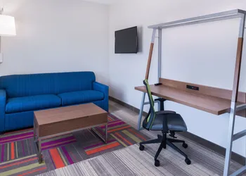 Holiday Inn Express & Suites Fort Worth West by IHG hotel thumbnail 3