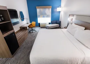 Holiday Inn Express & Suites Huntsville Airport by IHG hotel thumbnail 5