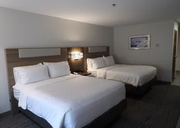 Holiday Inn Express & Suites Huntsville Airport by IHG hotel thumbnail 7