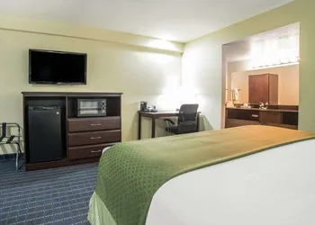Quality Inn Needles hotel thumbnail 6