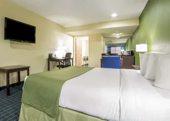 Quality Inn Needles hotel thumbnail 7