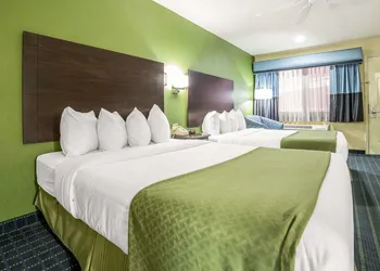Quality Inn Needles hotel thumbnail 8
