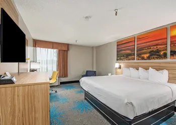 Days Inn & Suites by Wyndham Mt Pleasant hotel thumbnail 4