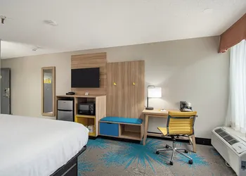 Days Inn & Suites by Wyndham Mt Pleasant hotel thumbnail 6