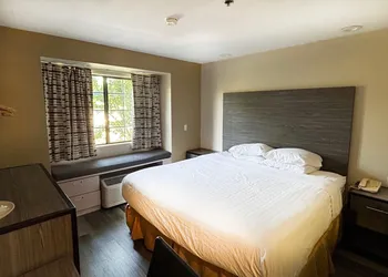 Travelodge by Wyndham Arlington/Dallas Area hotel thumbnail 4