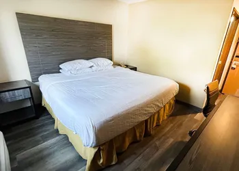 Travelodge by Wyndham Arlington/Dallas Area hotel thumbnail 5