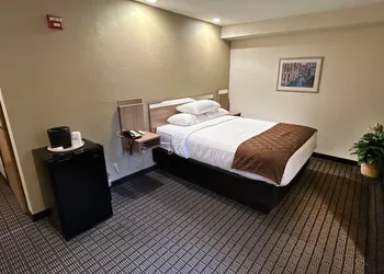 Travelodge by Wyndham Arlington/Dallas Area hotel thumbnail 7