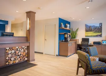 Accent Inns Kelowna hotel thumbnail 2