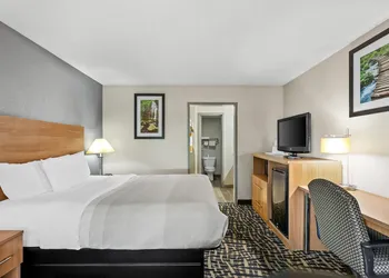 Quality Inn Bowling Green South hotel thumbnail 6