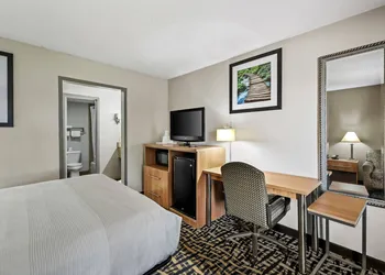 Quality Inn Bowling Green South hotel thumbnail 7
