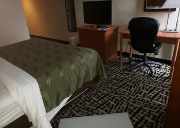 Quality Inn & Suites Mansfield hotel thumbnail 7