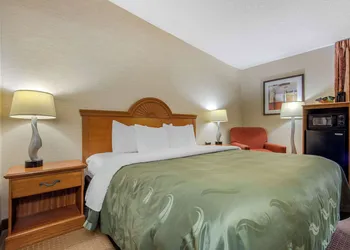 Quality Inn & Suites Mansfield hotel thumbnail 8
