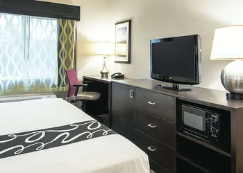 La Quinta Inn by Wyndham Livermore hotel thumbnail 7