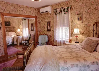The Queen, A Victorian Bed & Breakfast hotel thumbnail 2